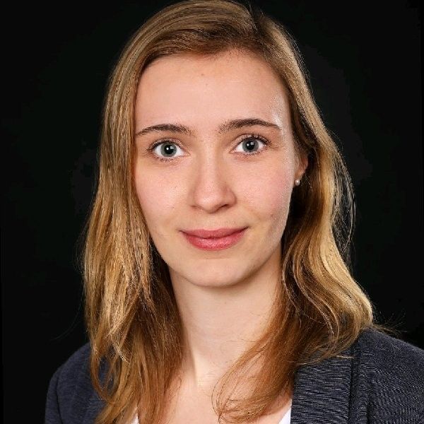 Dr Loryn Theune