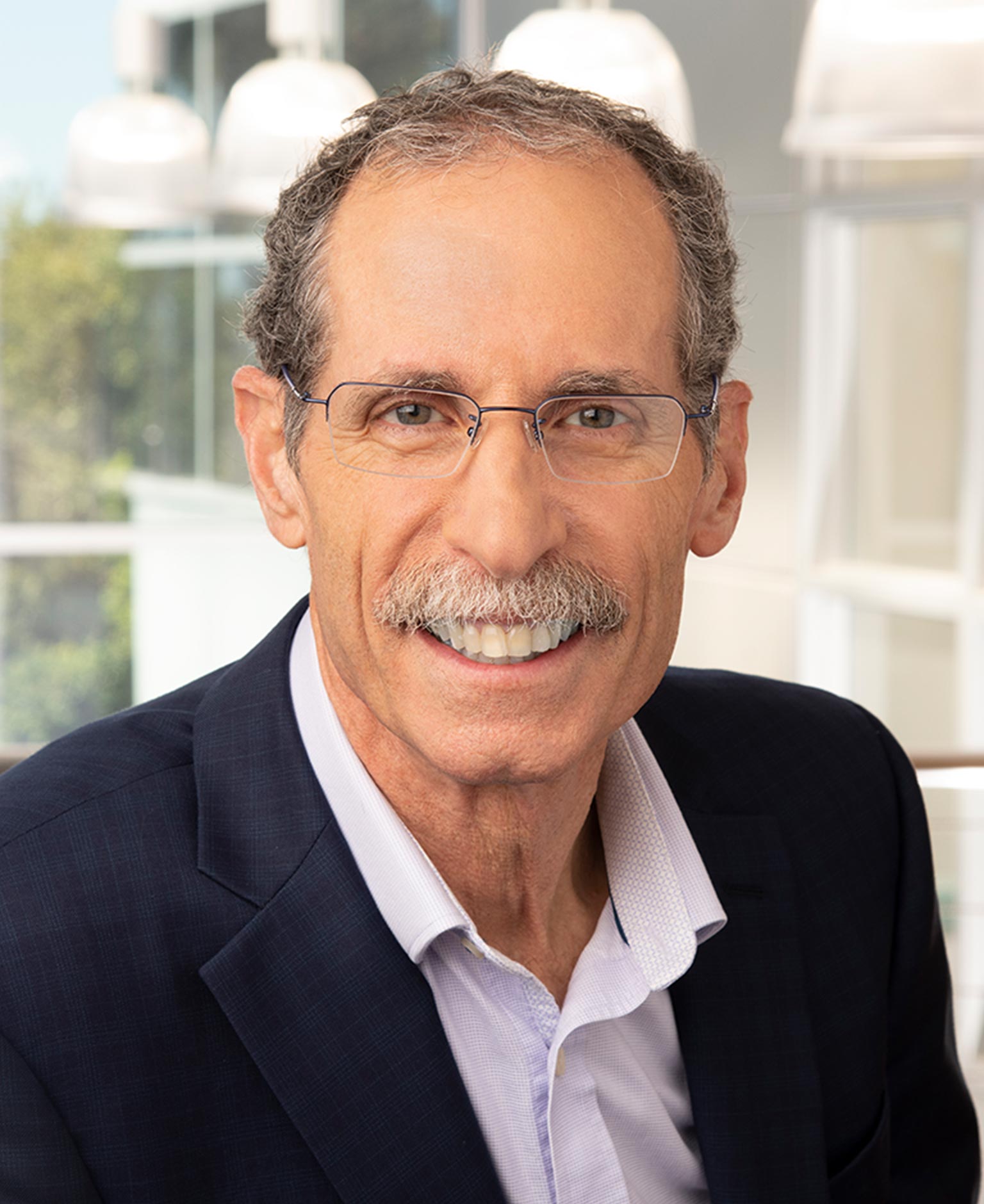 Dr Arthur Levin