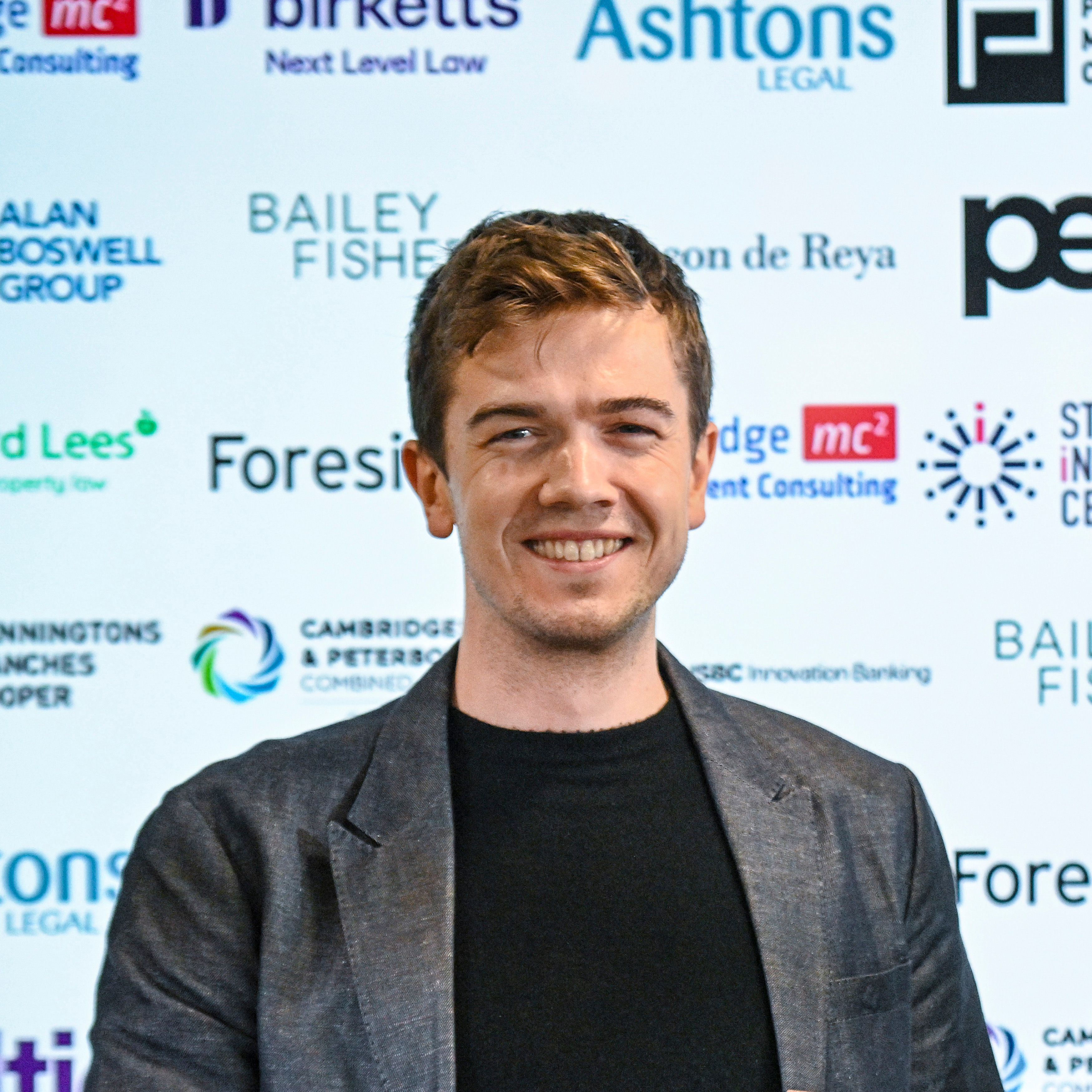 Dr Thomas Albrow-Owen